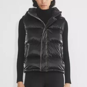 NWT Size MED Aritzia the super puff™ vest black